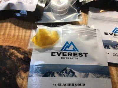 Speed Greens Shatter Glacier Gold speed-greens-shatter-review-glacier-gold-strain